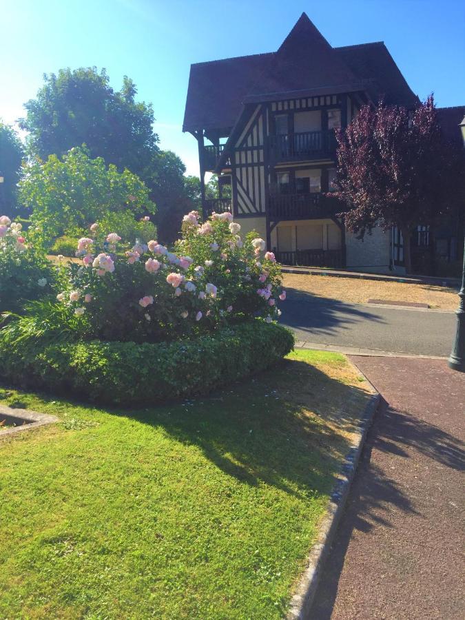 Domaine privé, , piscine, jacuzzi, joli appartement Deauville Exterior foto